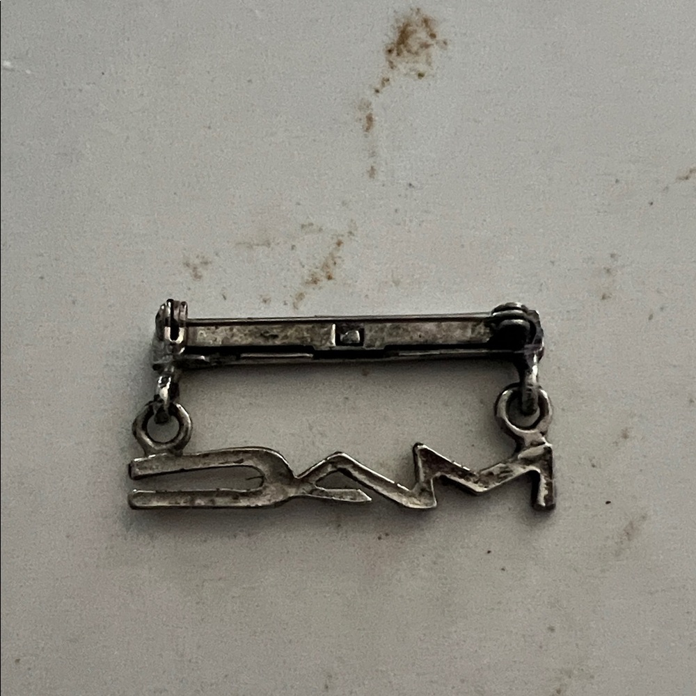 MAC Cosmetics Pin - Picture 2 of 4